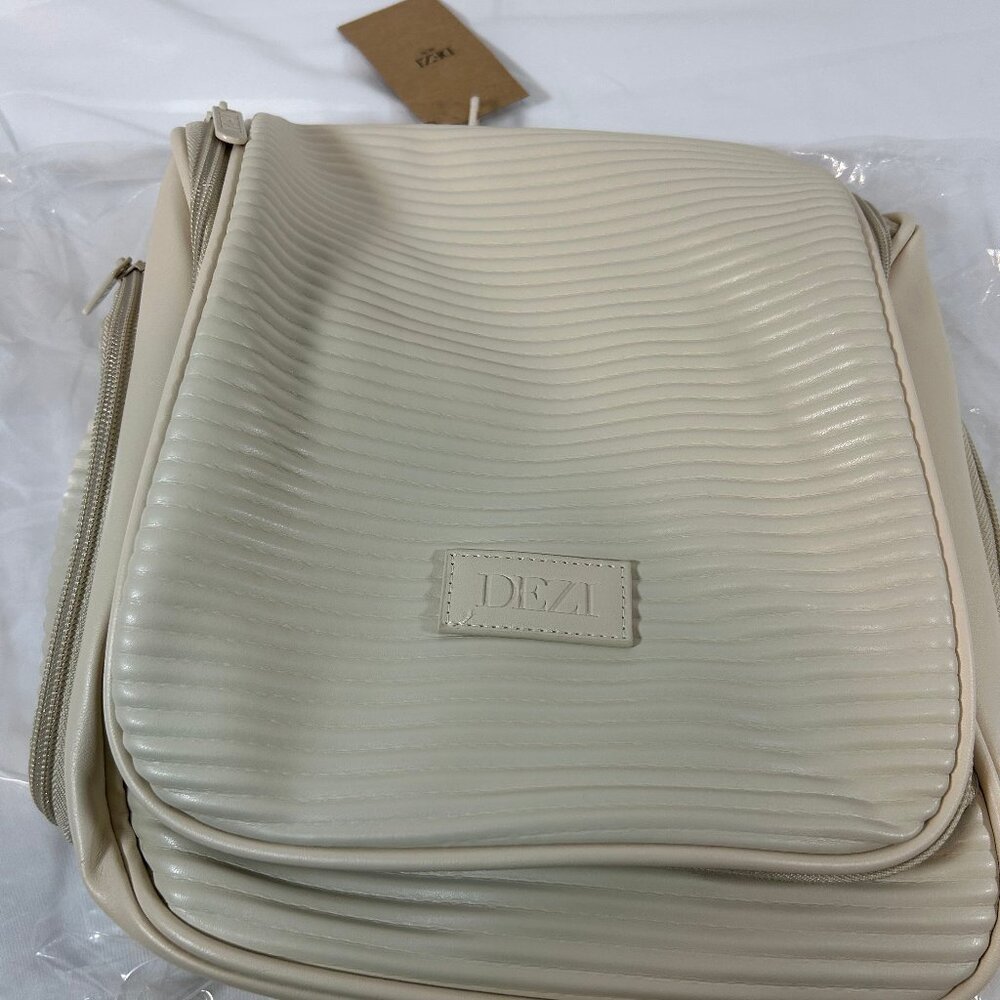 Dezi Travel Cosmetic Bag with hook